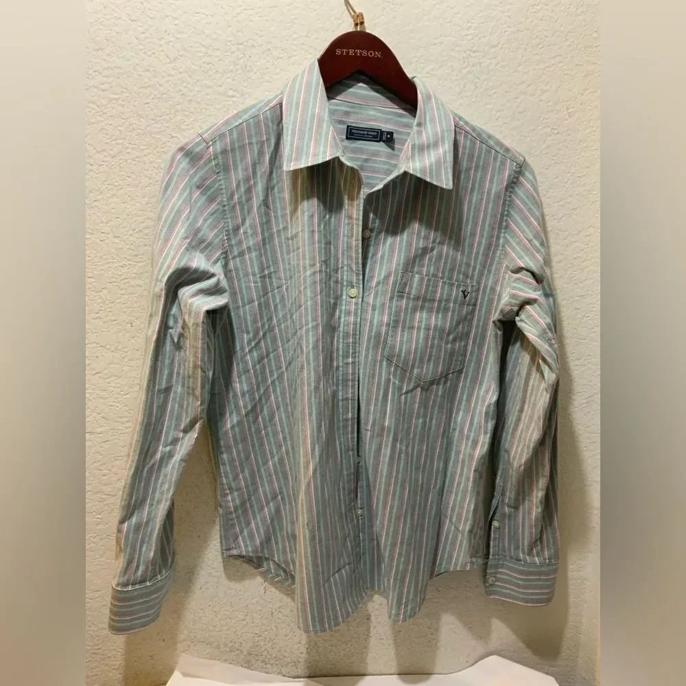 Women’s Vineyard Vines red pink and gray stripes button down shirt size 4